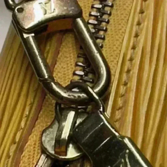 🔥🔥 Authentic Louis Vuitton Yellow Epi Mini Papillon LV Wristlet/Tote/Bag - Picture 10 of 14